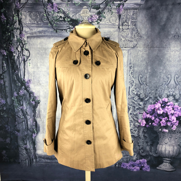 Banana Republic Jackets & Blazers - Banana Republic Petite Tan Trench Coat